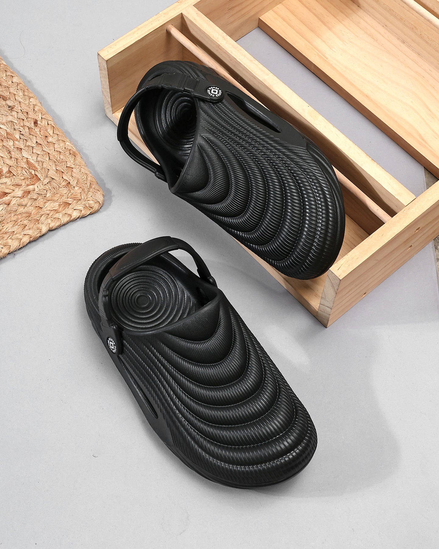 AeroWave Black Clogs